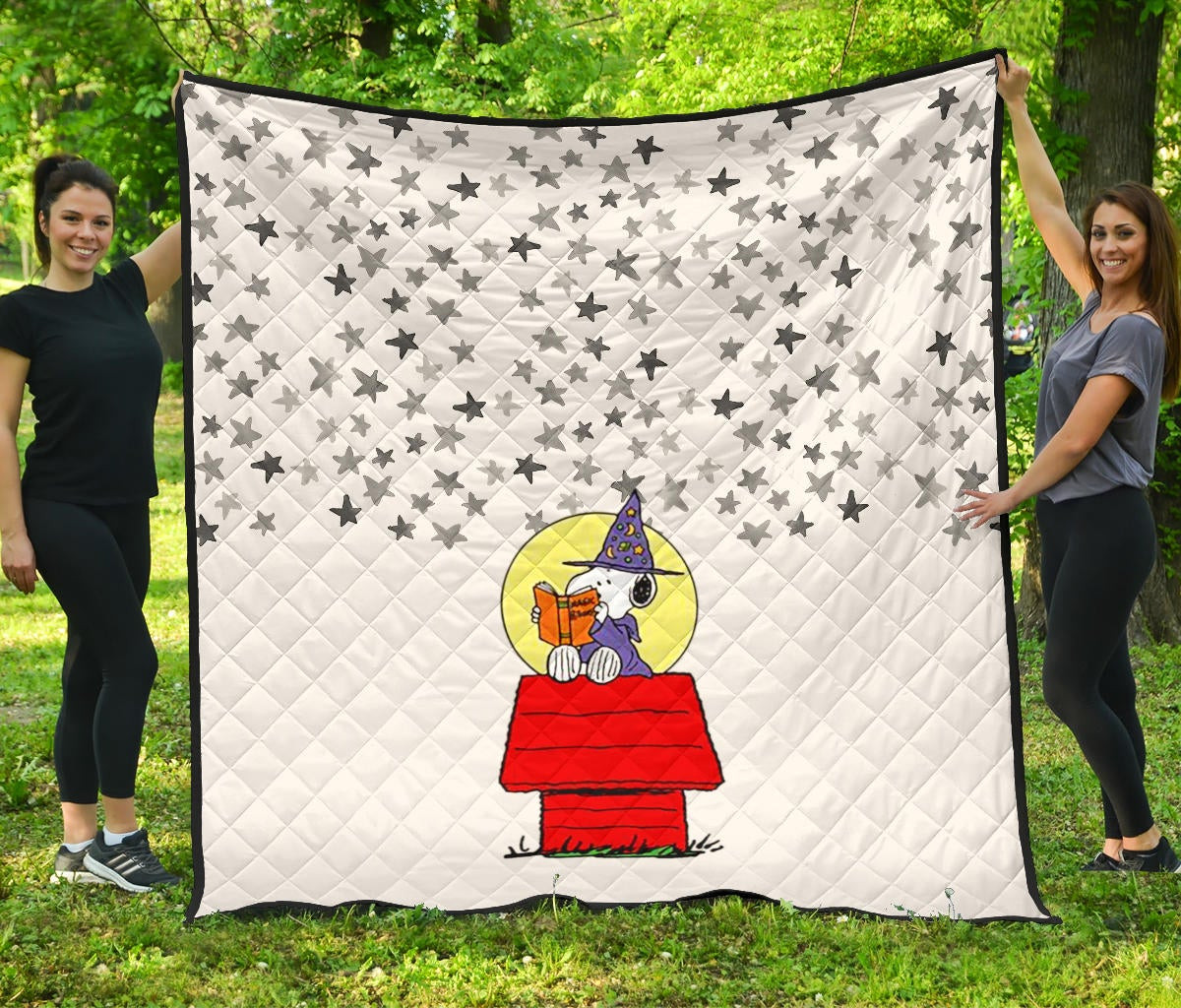 Snoopy Sitting On His House Wishing Stars Quilt Blanket