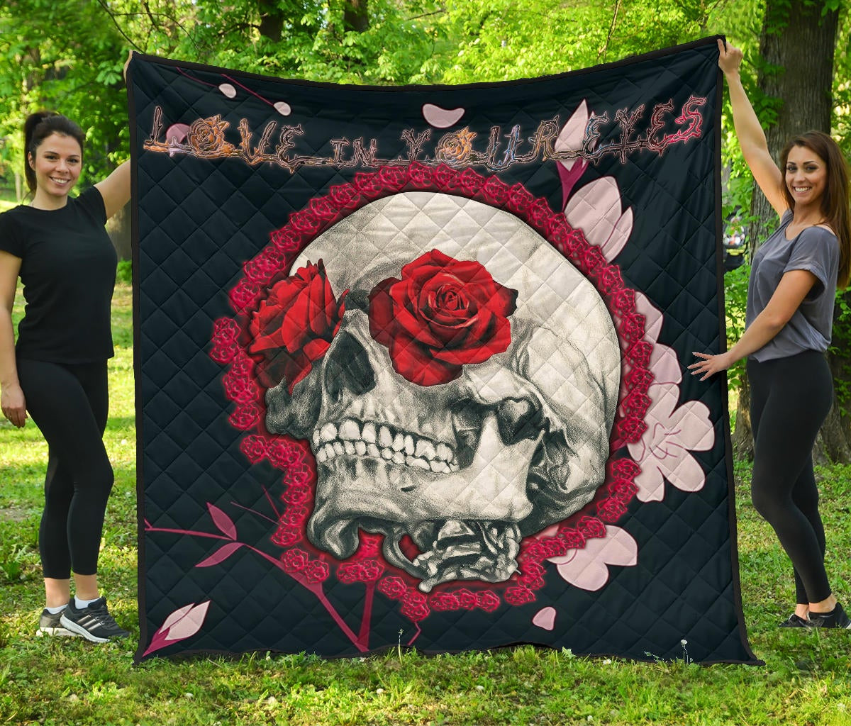 Valentine Premium Quilt – Golden Skull On Bunch Of Rose Flower Love Quilt Blanket